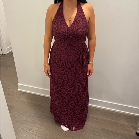 Beautiful lace dress - Picture 1 of 4